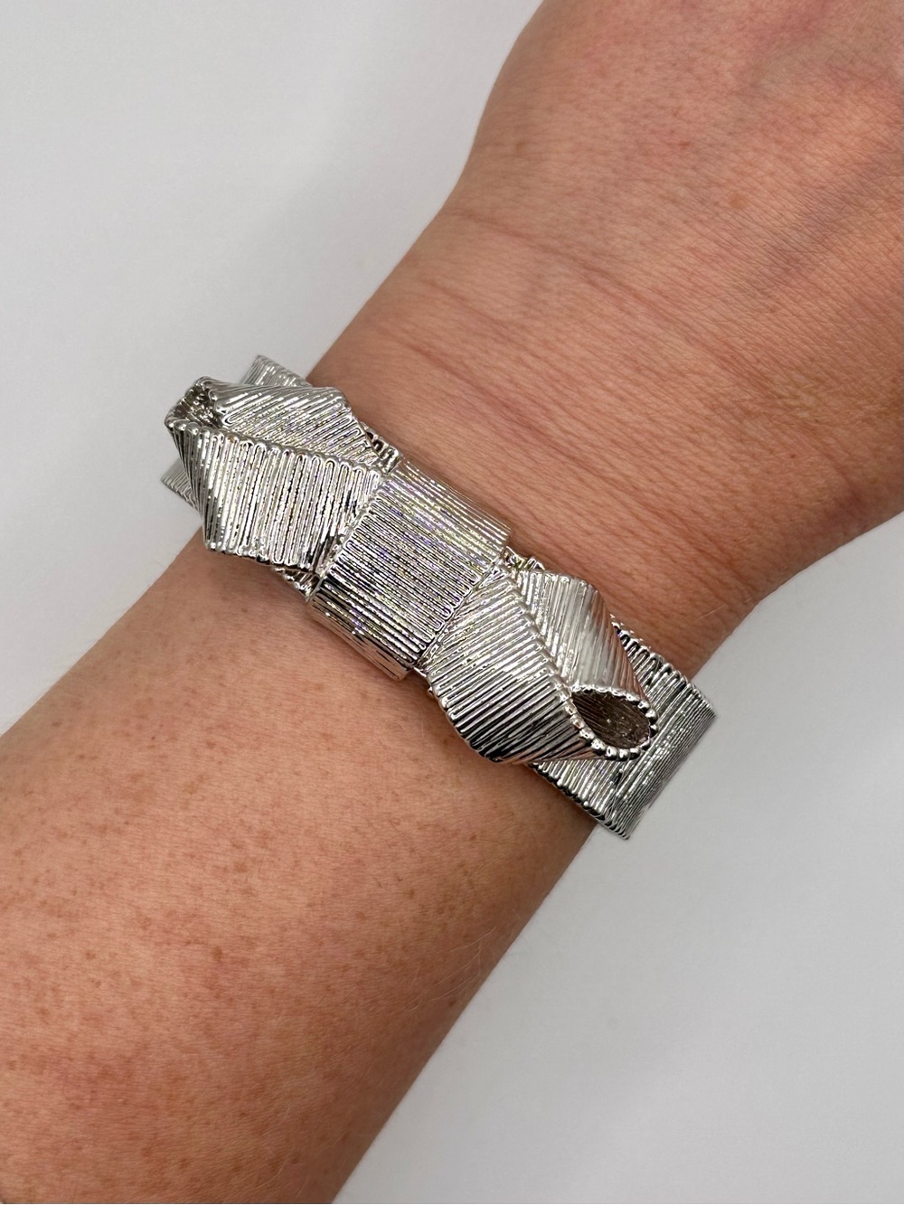 Kate Spade All Wrapped Up Textured Silver Tone Bow Bracelet Structured Bangle KS